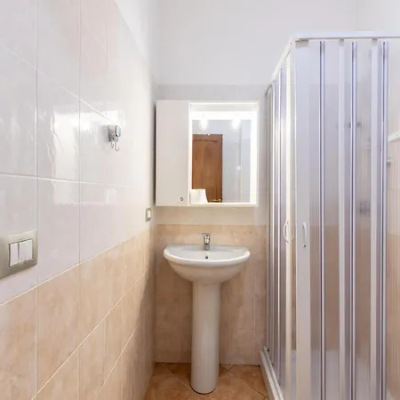 In A With Private Patio شقة